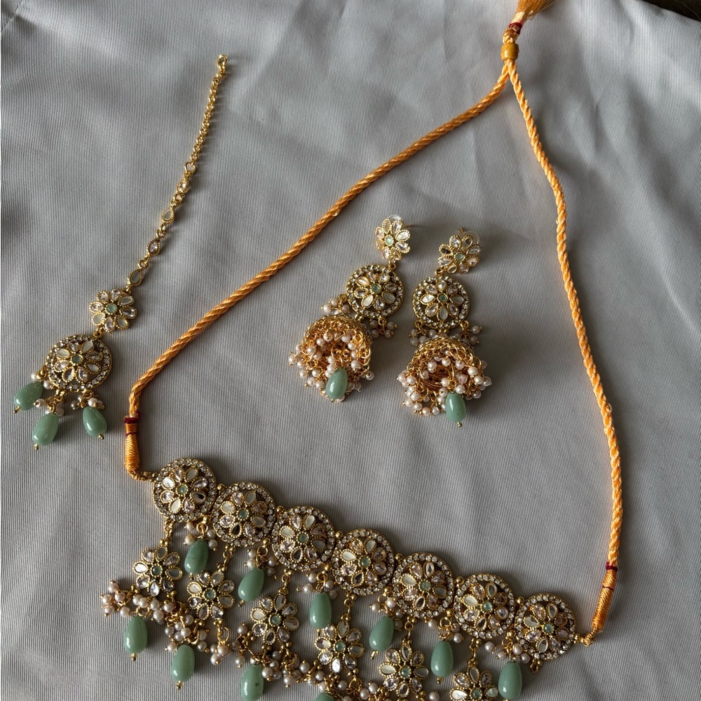 Elegant Gold and Green Jewelry Set